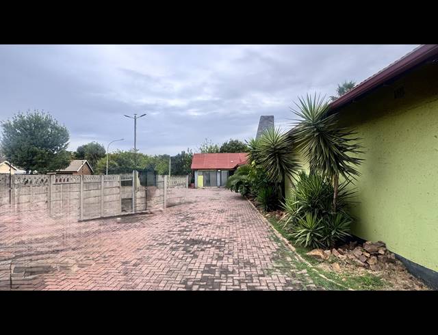 M² BUSINESS CENTRE FOR SALE IN WITBANK EXT 8